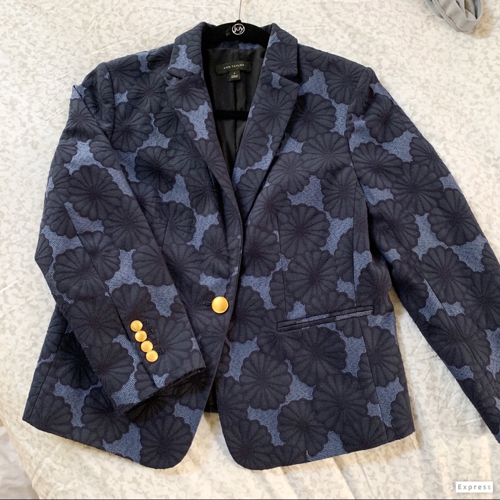 🎀 Ann Taylor Textured Floral Cropped Blazer 🎀